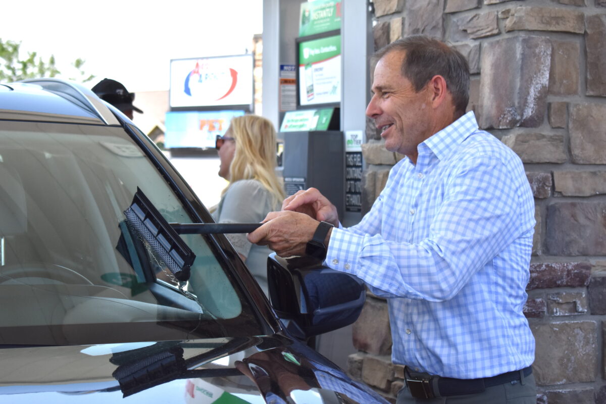 Lehi gas station lowers prices for special twohour event News, Sports, Jobs Daily Herald